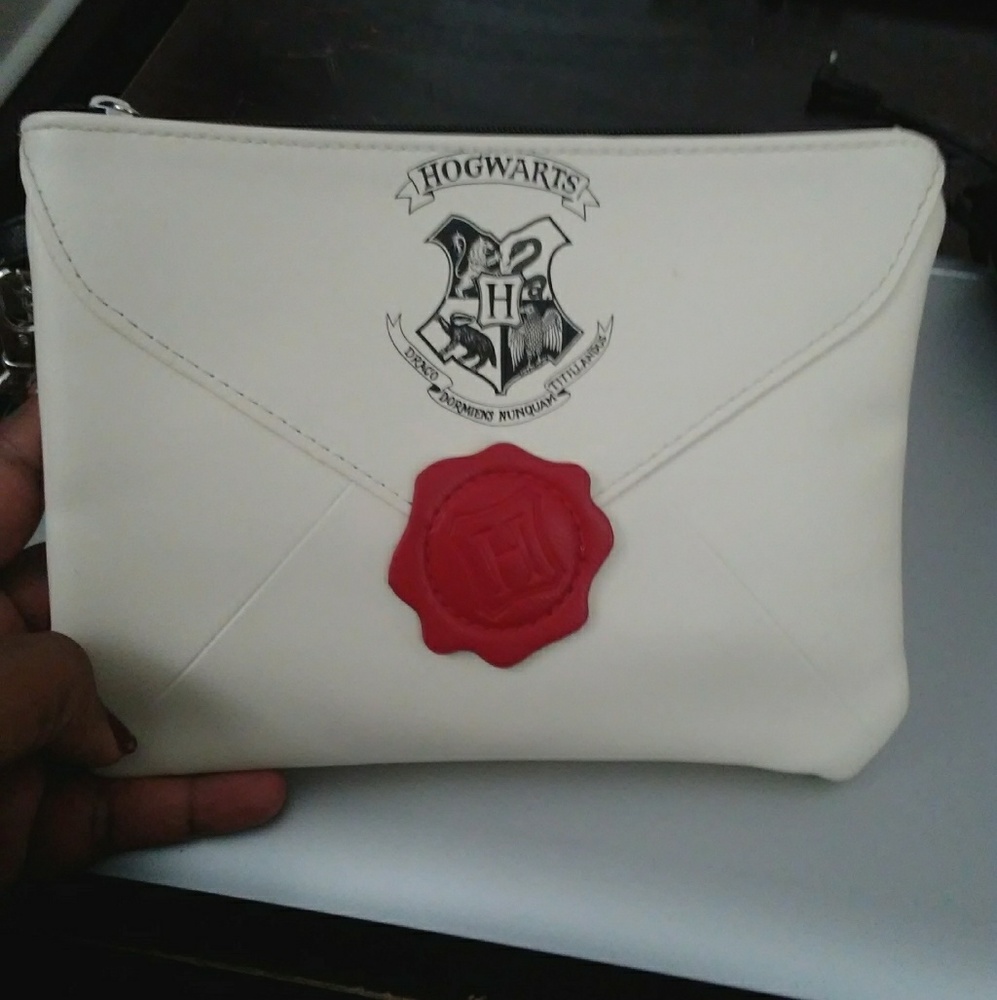 ⚡Harry Potter Hogwarts clutch/wristlet⚡